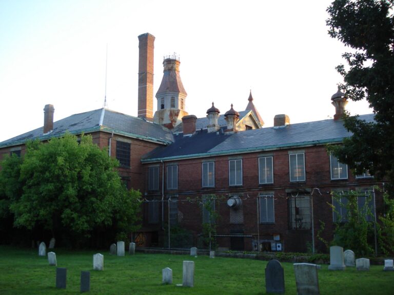 ghost tours in salem massachusetts